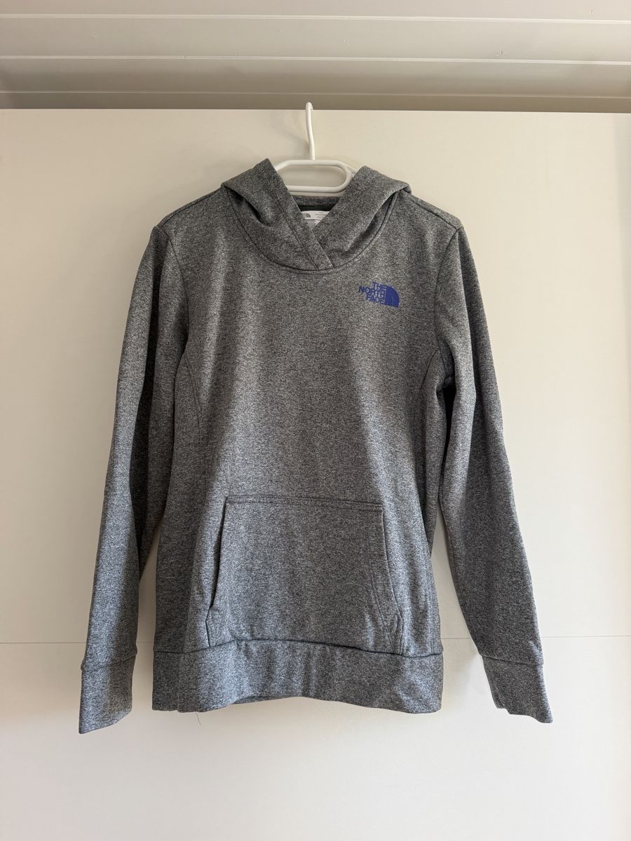 North Face Pullover & Sweatshirts: Sweat à capuche – Gebraucht aus Montsevelier von Duna2210