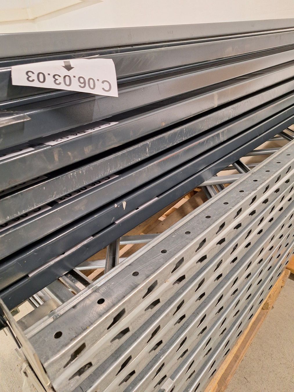 Scaffali: 8 Regale zu verkaufen m. 9 Seitenelementen & 82 Längsträgern – Usato da Kirchberg BE venduto da Hermi73 5