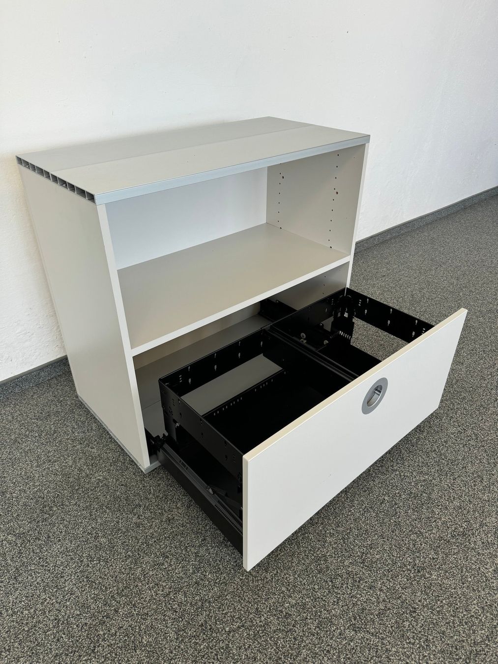 Scaffali: Denz D3 Sideboard 2-OH Hellgrau - 800mm - ohne Schloss – Usato da Schönenwerd venduto da mcofficeshop 2