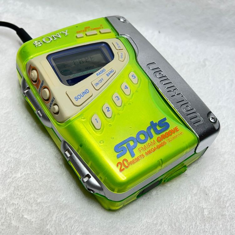 Sony Walkman WM-FS1 Sports Japan Version in der Farbe lime | Kaufen auf  Ricardo