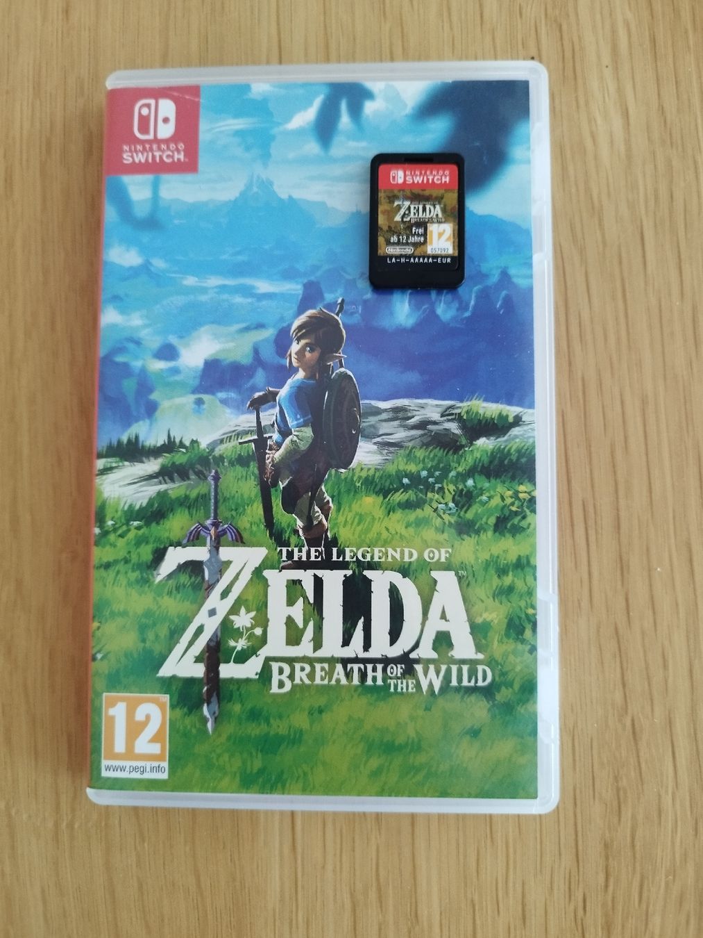Nintendo Consoles: Nintendo Switch OLED Zelda Edition Pro Controller + 2 Games – D'occasion à Walzenhausen par Mitch3r13 7