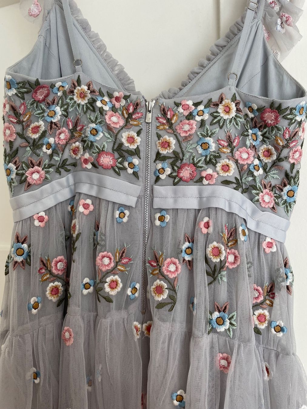 Kleider: Designerkleid Needle & Thread, 34-36, Grau-Blau 💐 – Gebraucht aus Bern von the_g6st 3