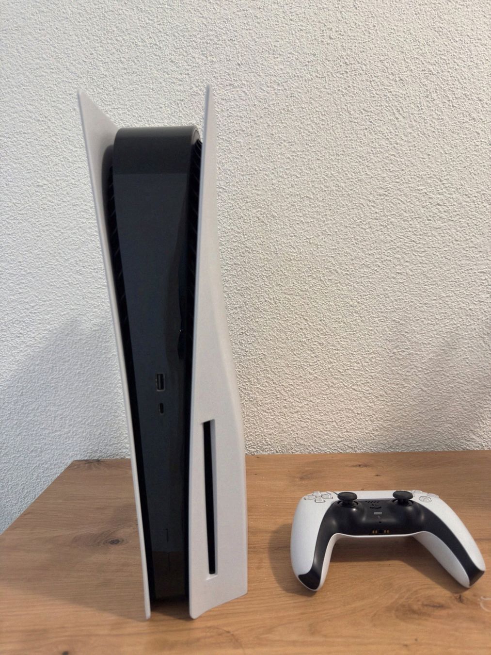 Sony Konsolen: Playstation 5 Disc Edition + DualSense Controller – Gebraucht aus Zürich von Seiy