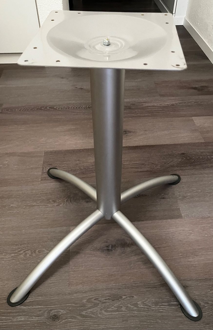 Sonstiges Mobiliar: Tischfuss – Gebraucht aus Rothrist von yvvilla