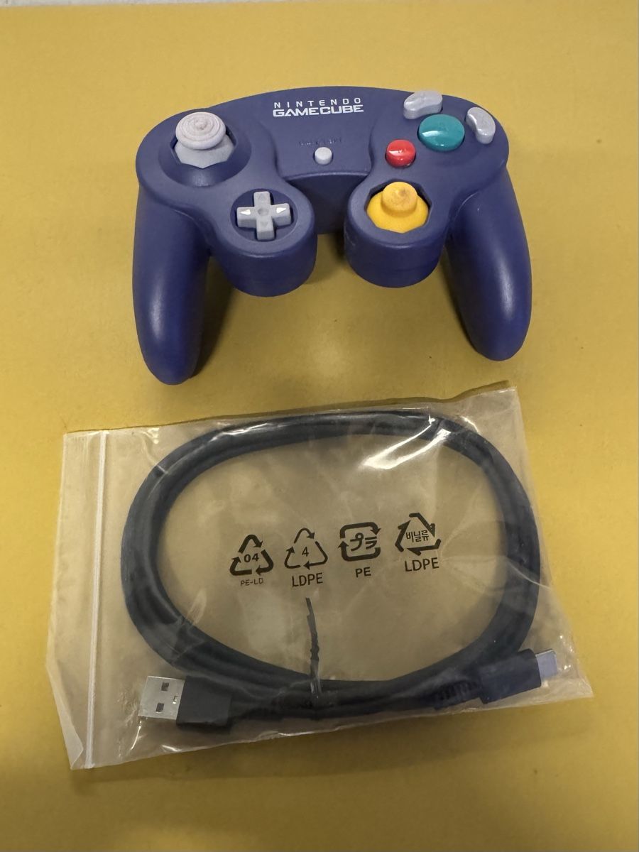 Nintendo Adapter & Kabel: Nintendo GameCube Controller Violet mit Kabel guter Zustand – Gebraucht aus Schlieren von Freundlich02