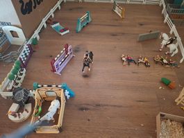 Schleich tunier platz pferde,menschen und zubehör