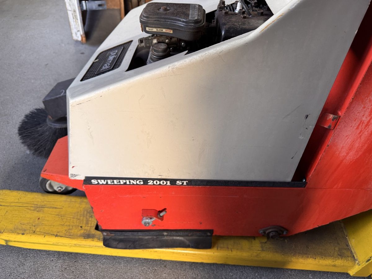 Toutes les machines: Pulimat putzmaschine sweeper – D'occasion à Künten par tot_bw26 2