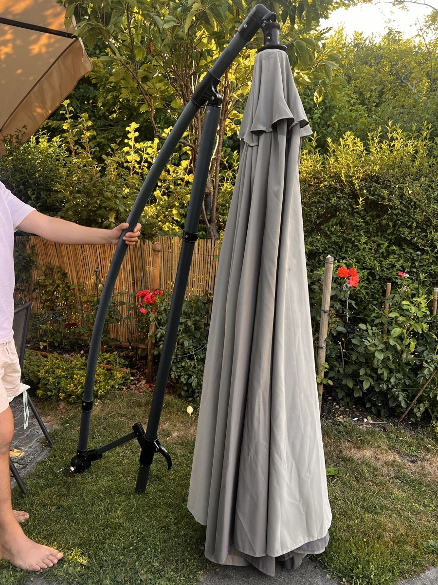 Sonnenschirme: Ampel-Sonnenschirm anthrazit – Defekt aus Brüttisellen von Elmasniari 4