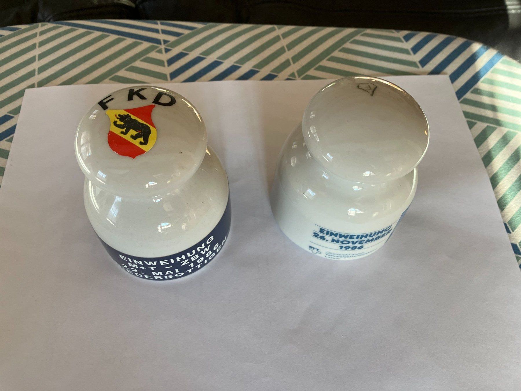 Tutte le decorazioni: Isolatoren aus Porzelan – Nuovo (secondo la descrizione) da Lenk im Simmental venduto da Jrg7410