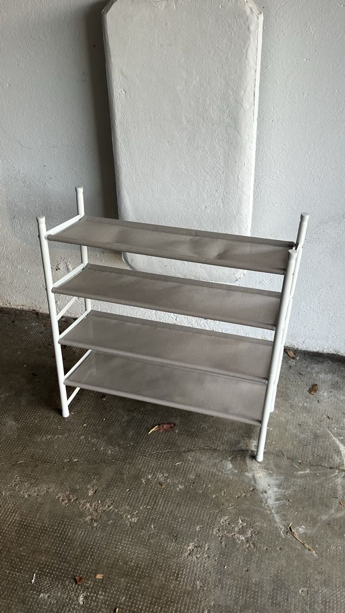 Regale: Étagère à chaussures – Gebraucht aus Daillens von BrandonW 3