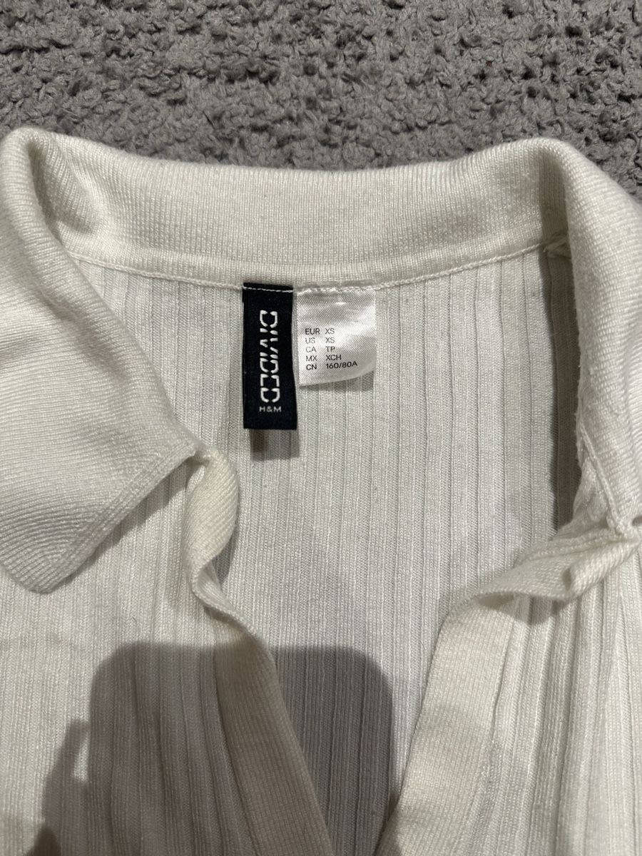 H&M Top: H&M Crop Top mit V-Ausschnitt - xs – Nuovo (secondo la descrizione) da Kerns venduto da liv_8rly 1