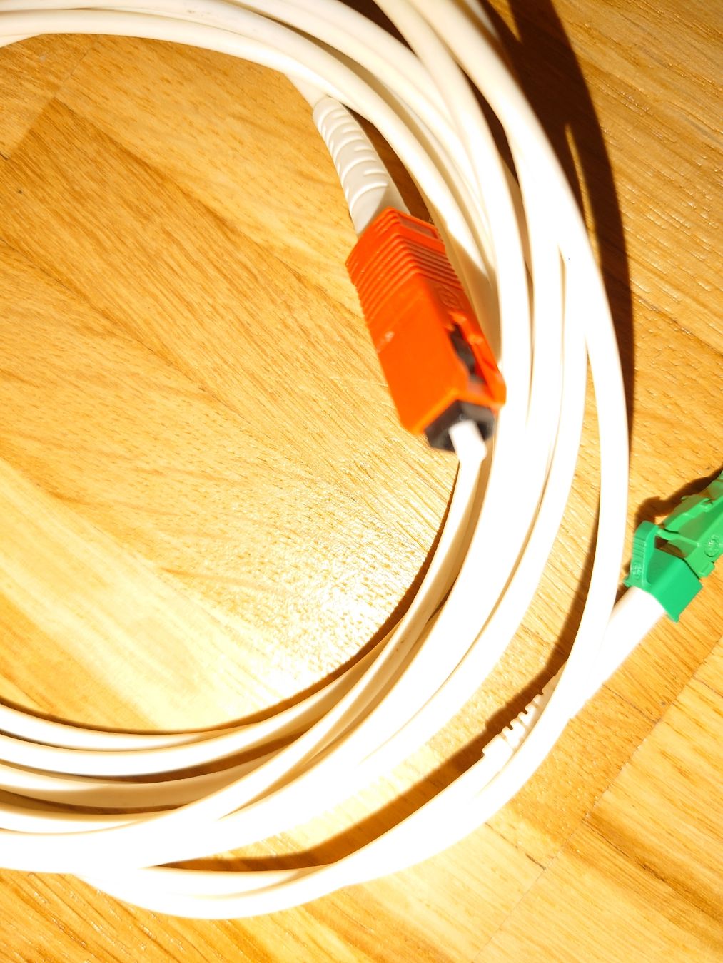 Kabel: Glasfaserkabel 4m weiss – Gebraucht aus Zürich von Almohammed 2