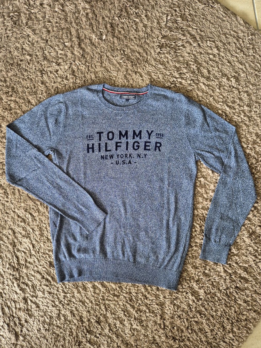 Tommy Hilfiger Maglioni & Felpe: Beau pull Tommy Hilfiger, T. 176 – Nuovo (secondo la descrizione) da Bussigny venduto da Carugas