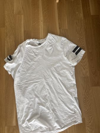 T-shirt blanc, rayures noires - Super pour l'été!