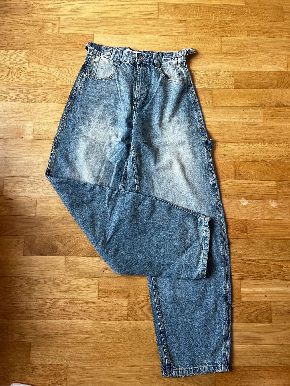 Bershka Jeans: Jeans barrel Bershka – Nuovo (secondo la descrizione) da La Tour-de-Trême venduto da lol_85kj
