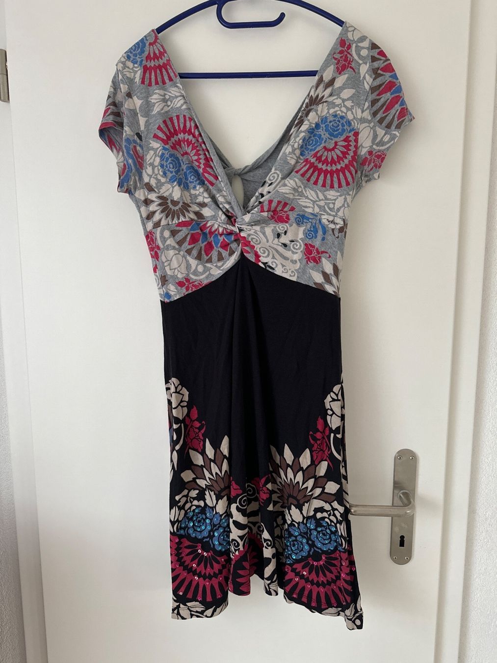 Desigual Vestiti: Desigual Kleid Gr M/L – Usato da Gelterkinden venduto da Biene8