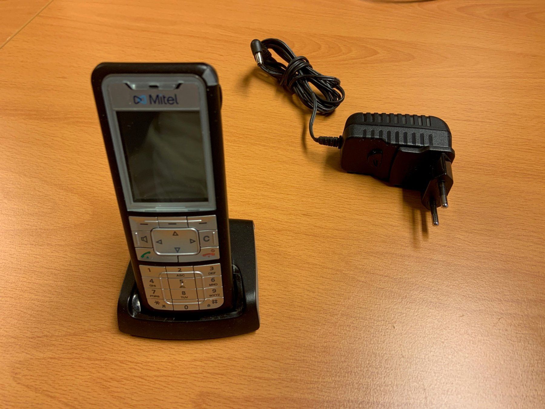 Briglie & Cavezze: Mitel Aastra Téléphone DECT 622d + station de charge – Usato da Vevey venduto da ncforsale