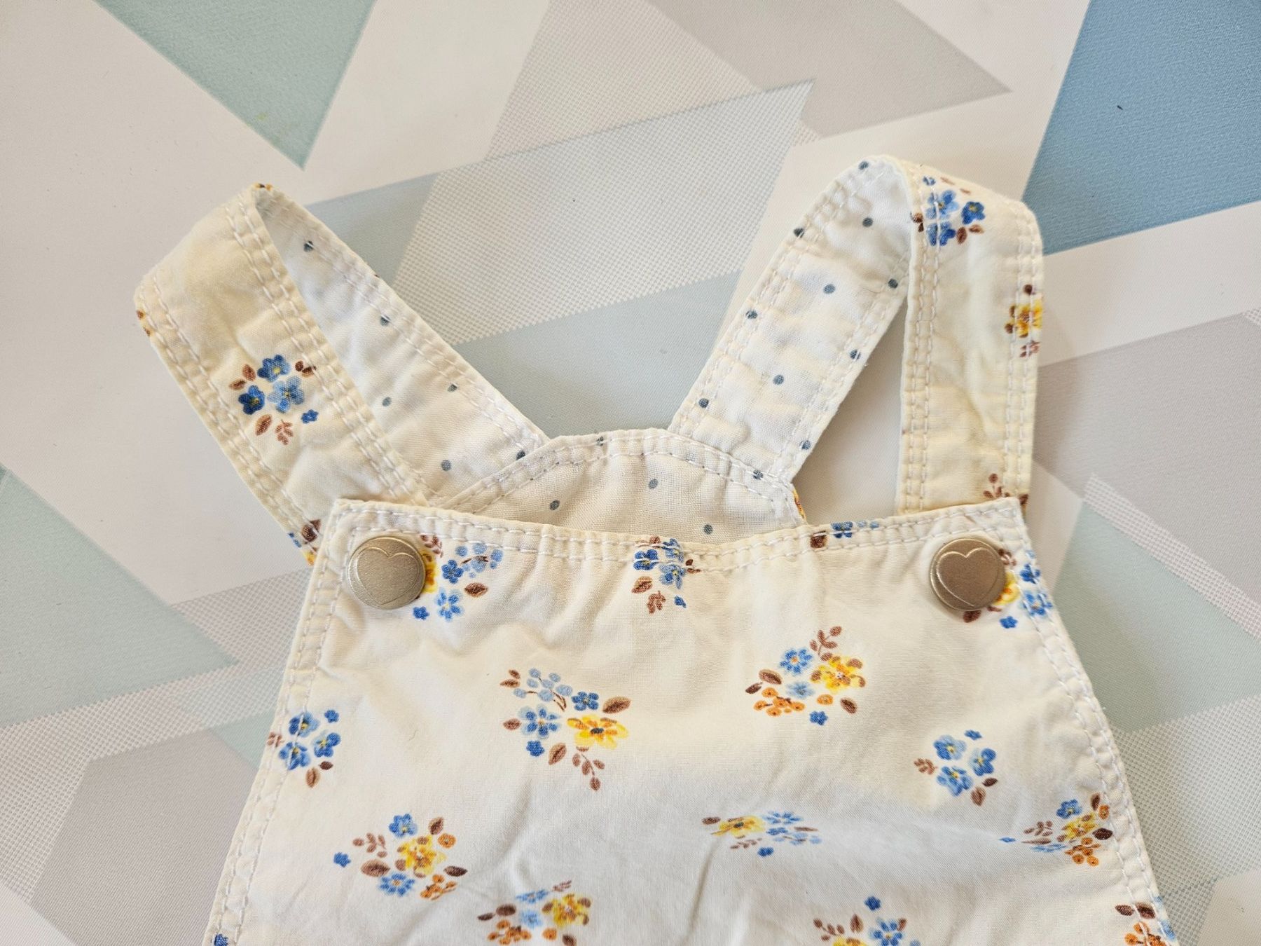 C&A Pantalons: Baby Latzhose Gr. 74 – D'occasion à Worb par jun_fj8w 2