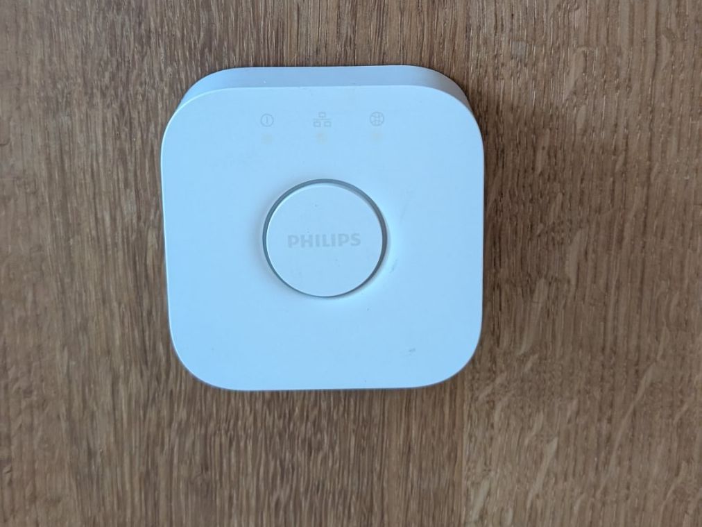 Philips Hub & Switch: Philips Hue Bridge V2 mit PoE Splitter – Usato da Münchenbuchsee venduto da heinz-5
