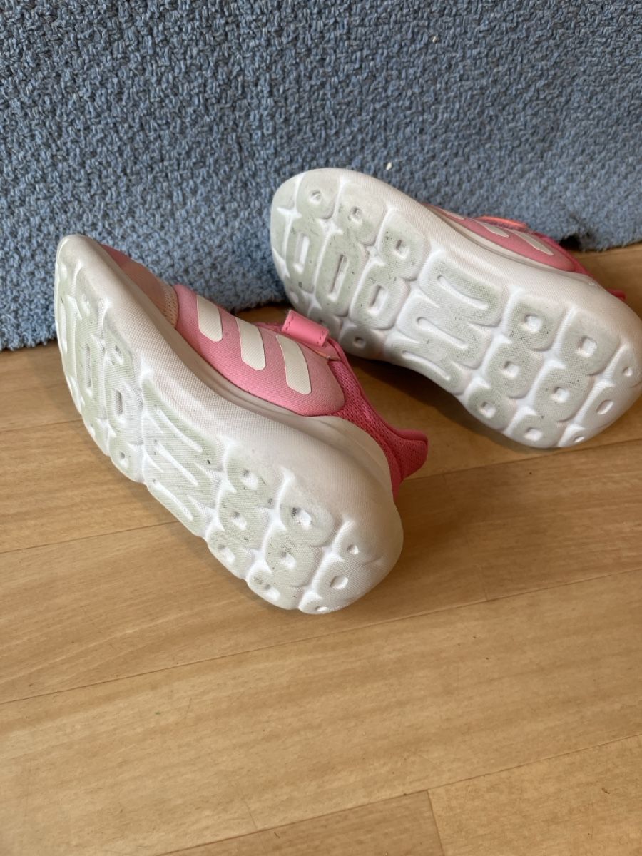 Adidas Scarpe per ragazze: Turnschuhe Gr 30 von Adidas – Usato da Zürich venduto da Deyaso 2