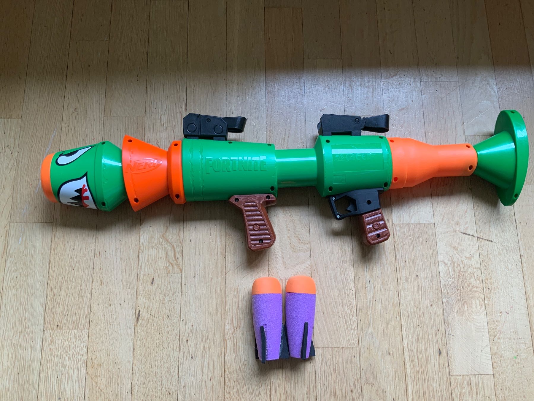 Nerf Spielzeuge: Nerf Fortnite Raketenwerfer mit 2 Darts – Gebraucht aus Basel von mzez6 1