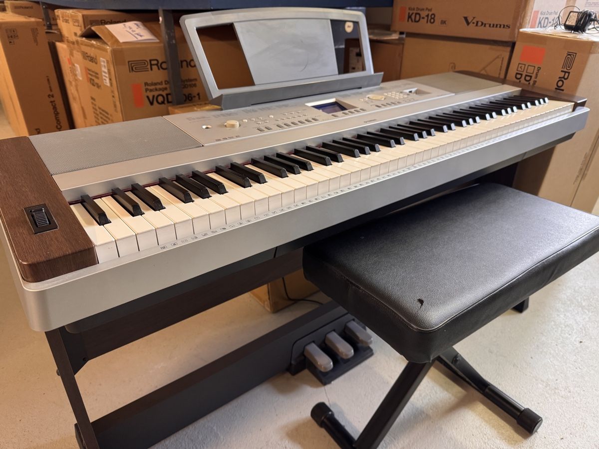 Yamaha Strumenti musicali: Yamaha DGX-640 – Usato da Zofingen venduto da drummer74 1