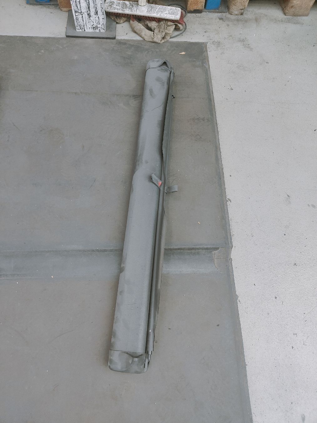 Mercedes-Benz Tutti pezzi di ricambio auto: Mercedes W210 Kofferraumabdeckung Rollo – Usato da Egnach venduto da MAKIdesign