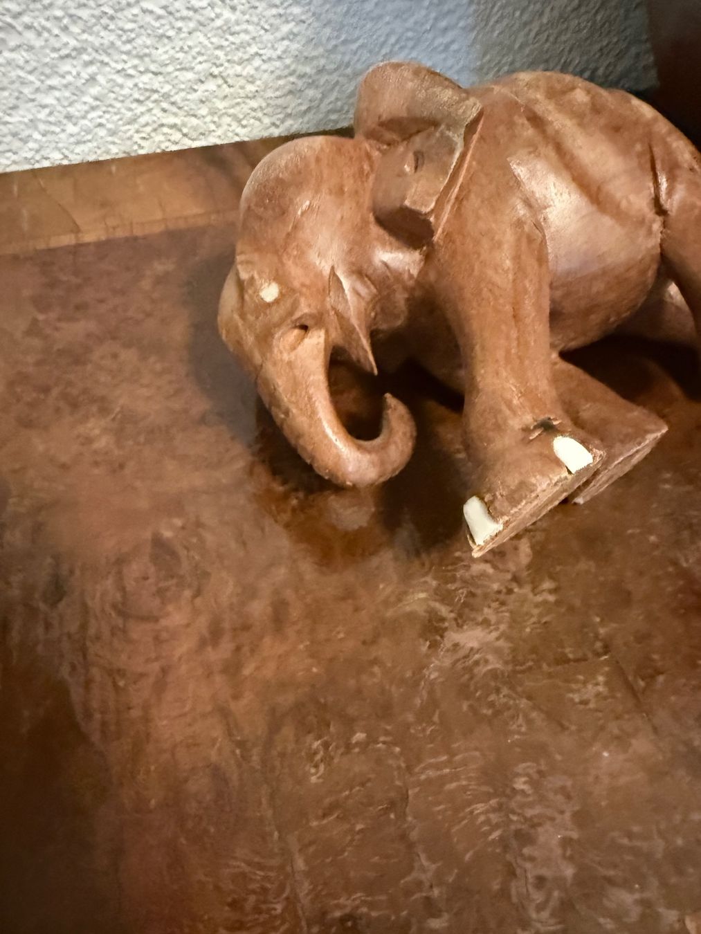 Statuette: handgefertigte geschnitzte Holzfigur Elefan – Usato da Buchs-ZH venduto da Birikina 6