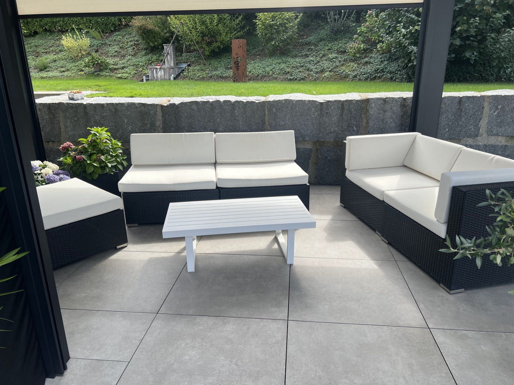 Divani: Gartenlounge mit Tisch – Usato da Döttingen venduto da Souflix 2