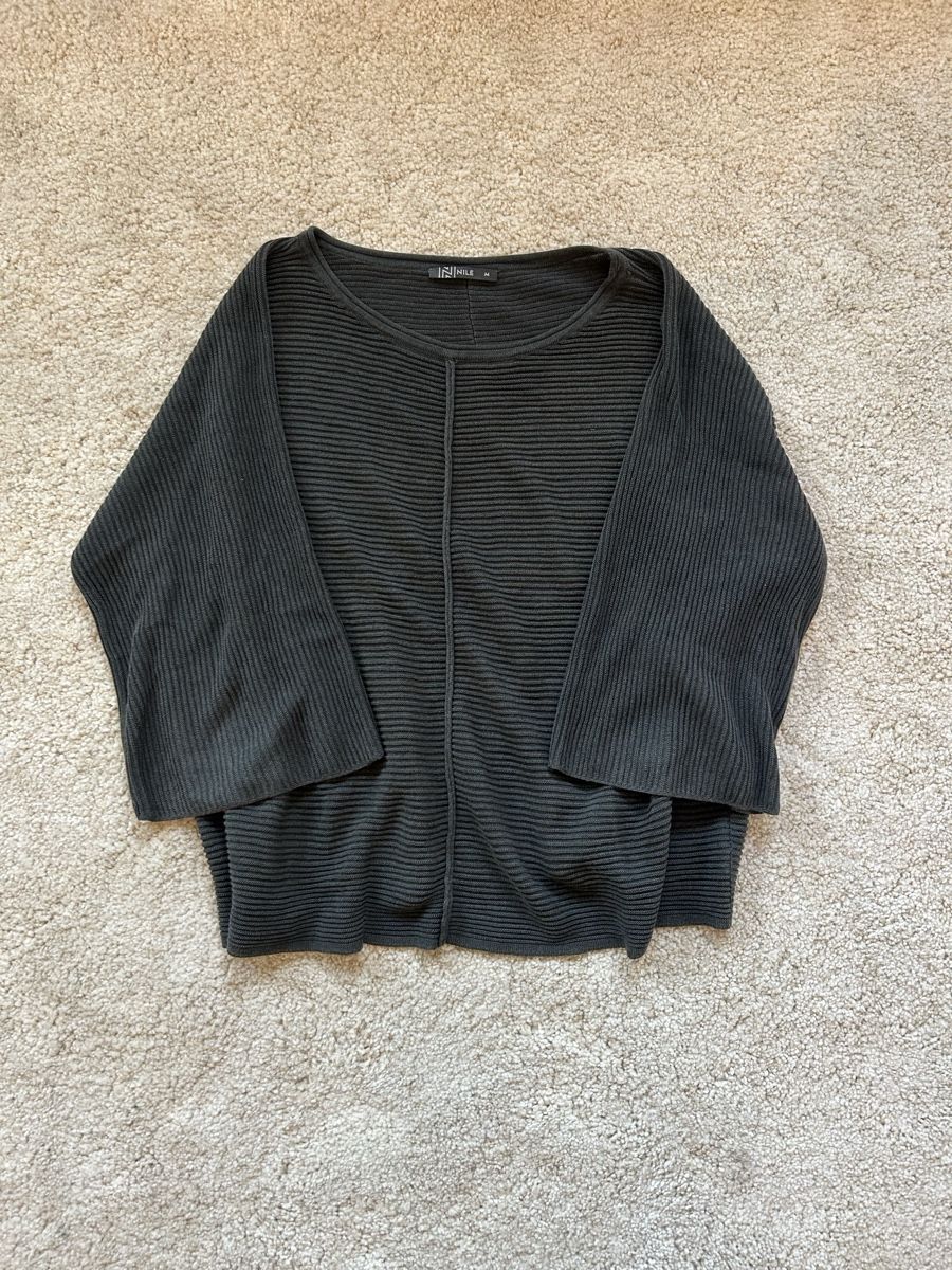 Nile Maglioni & Felpe: cute Nile grey cropped sweater   – Usato da Dietlikon venduto da leaaasells