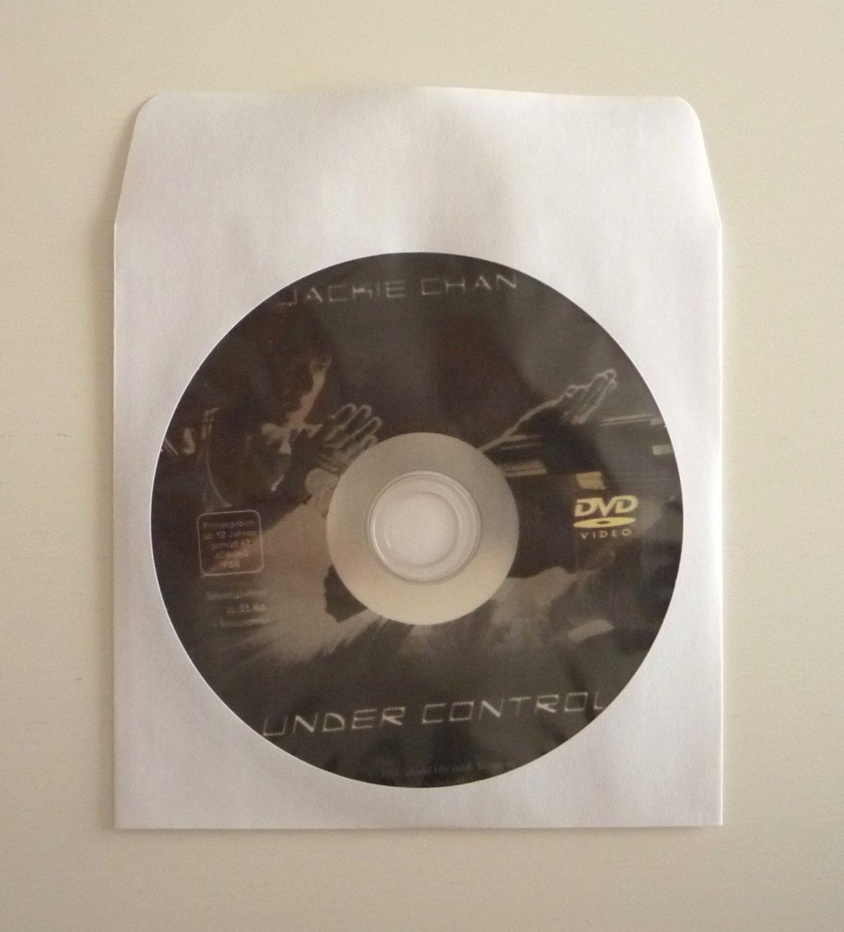 Tutti i DVDs: Under Control (DVD) NUR DISC IN PAPIERTASCHE – Usato da Aarau venduto da Aaran
