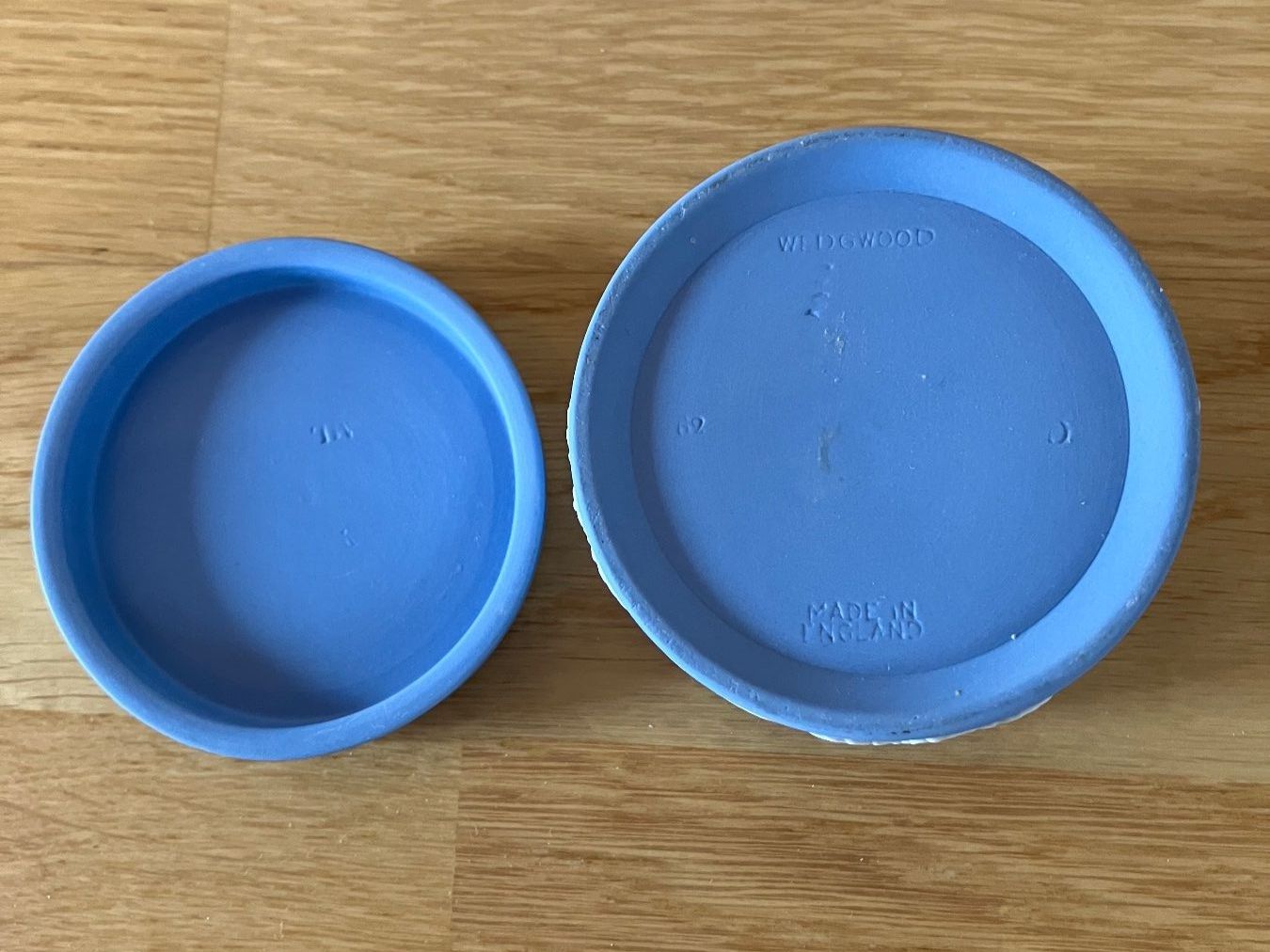 Tutte le decorazioni: Schmuckdose aus blauer Jasperware von Wedgwood – Usato da Bern venduto da schoenisache 3