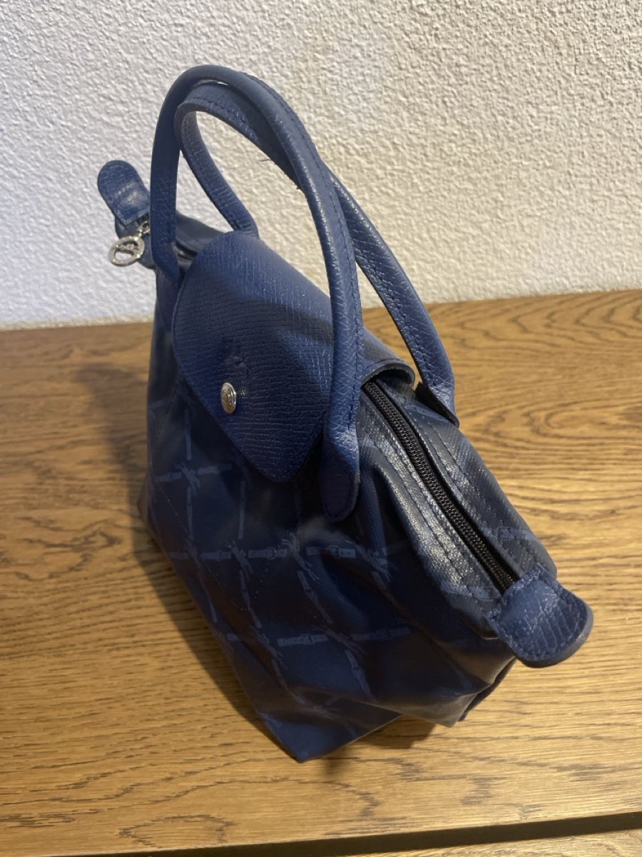 Longchamp Sacs femmes: Longchamp Handtasche dunkelblau Modell Logo – D'occasion à Lyss par Vandy19 2
