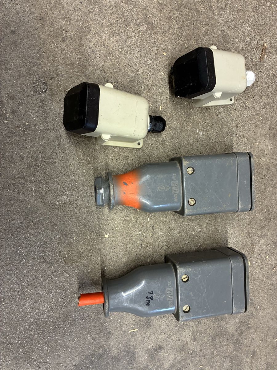 Spine: Elektro Stecker und Dose – Usato da Theilingen venduto da wernerstark 3