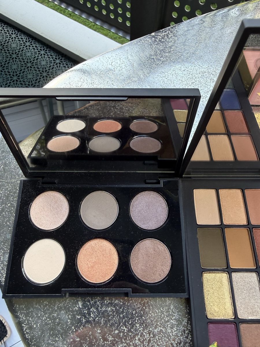 Altro in Stoviglie & Bicchieri: Makeup Palette and Powder Set Various Brands Used – Nuovo (secondo la descrizione) da Zürich venduto da pinish 2
