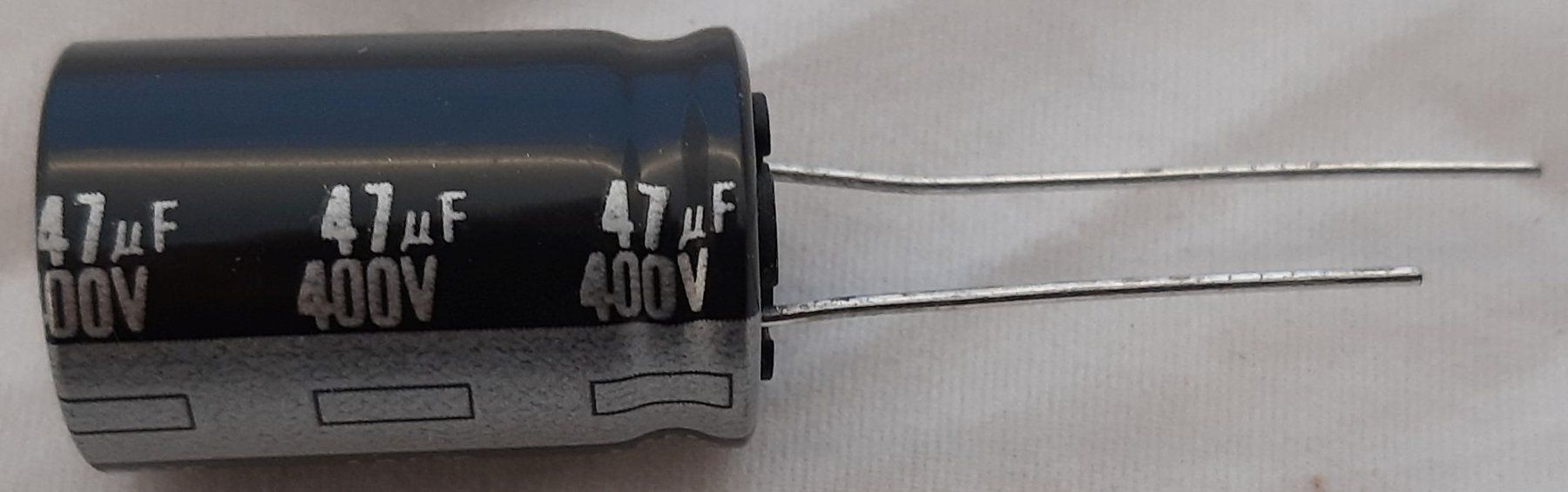 Componenti elettronici: 10x condensateur 47uF 400V – Nuovo (secondo la descrizione) da Attalens venduto da Gmsa68