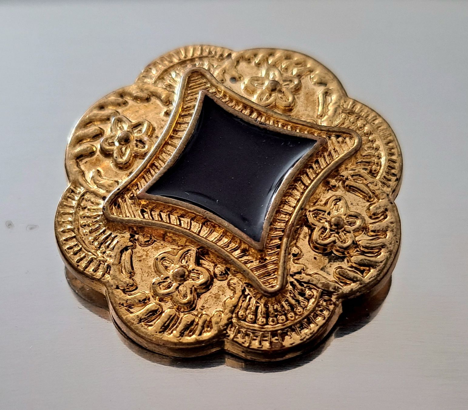 Bottoni: Bouton vintage - 4cm – Usato da Hauterive NE venduto da ali_vintage