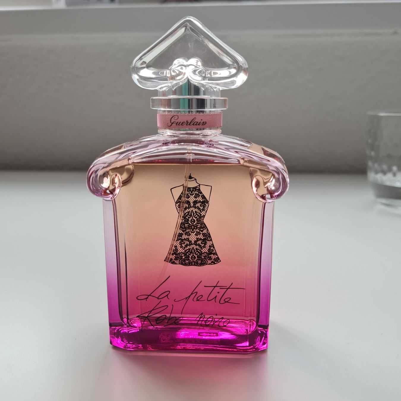 Guerlain Profumi & Eau de Toilette: La Petite Robe Noire Eau de Parfum Leger 100ml – Nuovo (secondo la descrizione) da Oberlunkhofen venduto da Kupferhexe