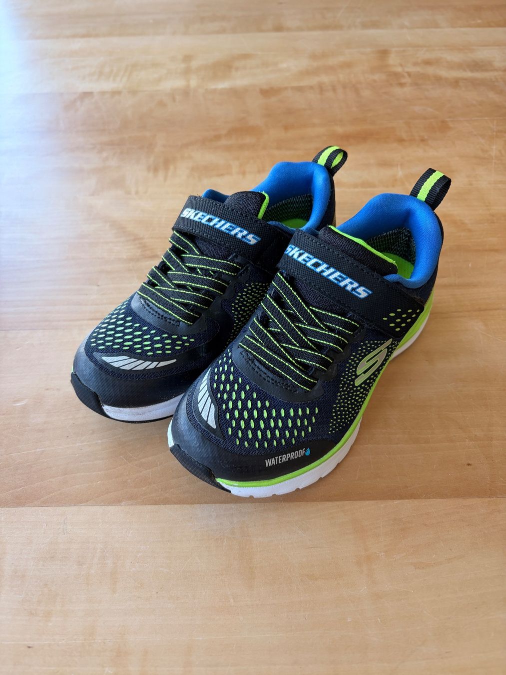 Skechers Scarpe per ragazzi: Kinder Sneakers Skechers Gr.28 – Usato da Bern venduto da EkatKhat