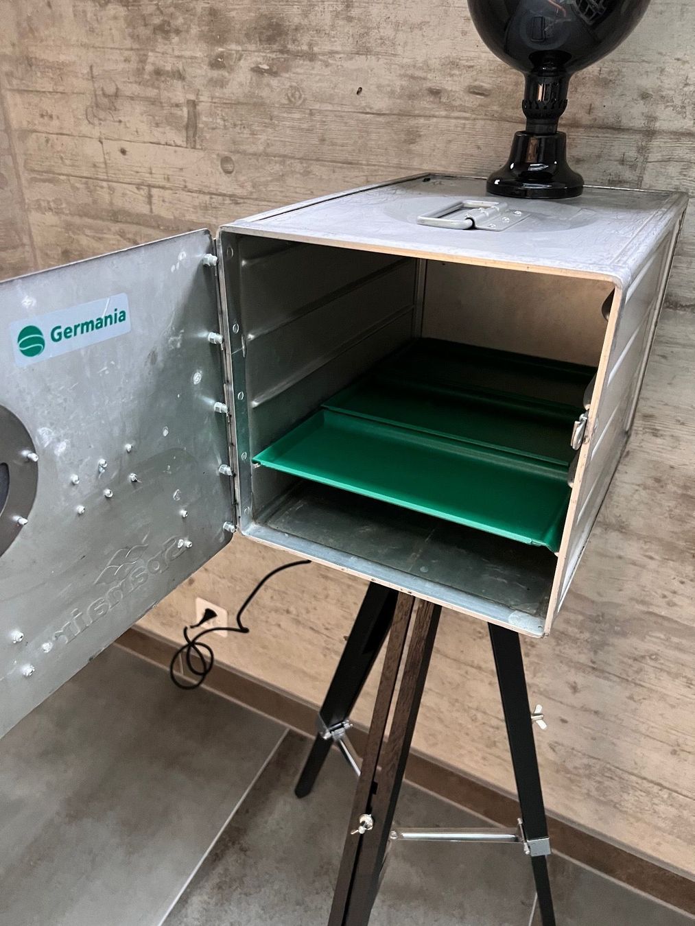 Altro in Aeronautica: Swiss Flugzeugtrolley Designer Kommode – Usato da Fruthwilen venduto da bodensee_manufaktur 3
