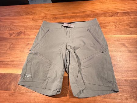 Arc’teryx Shorts neu