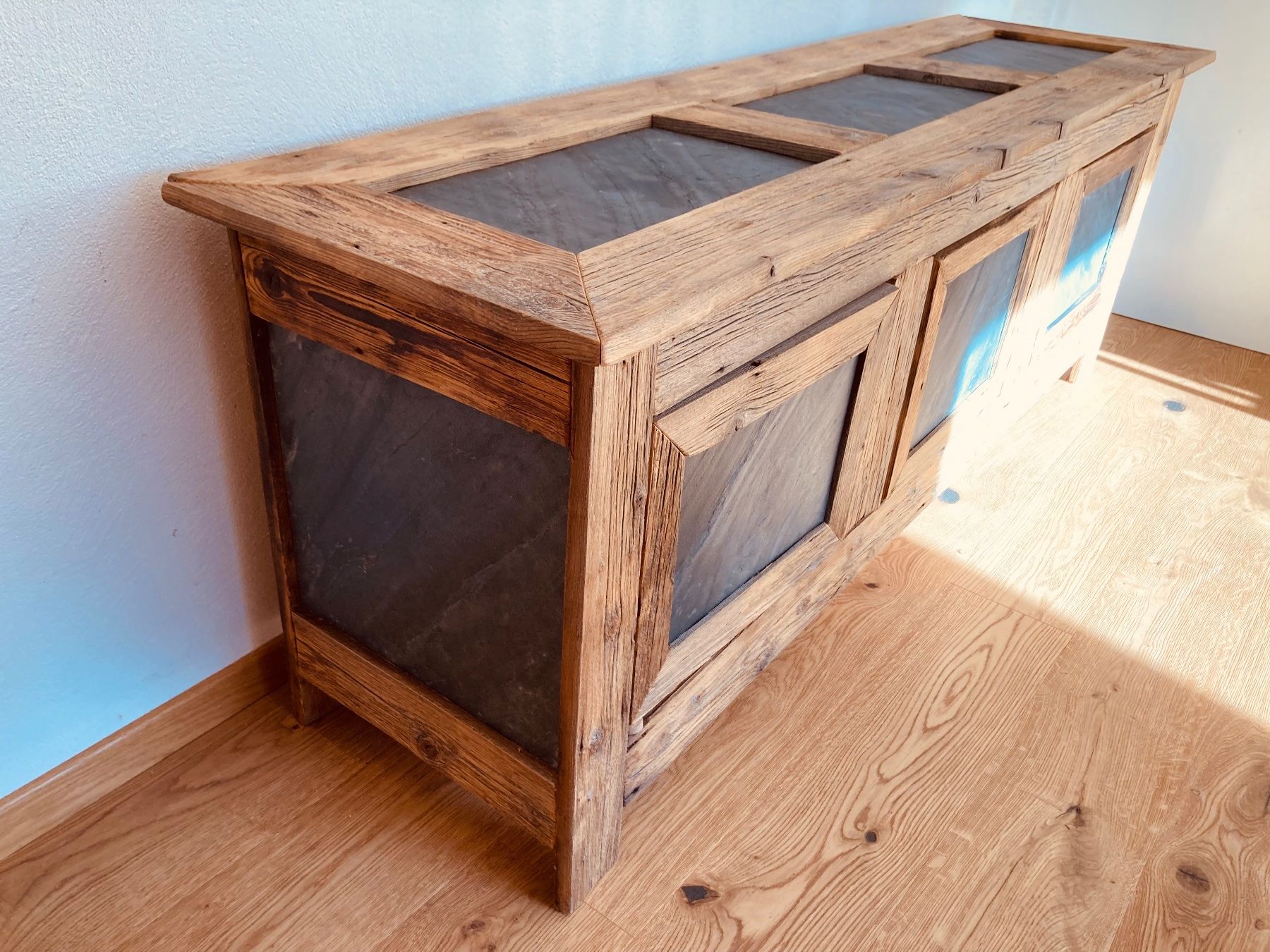Cassettiere: Helles Sideboard aus Altholz, Unikat – Nuovo (secondo la descrizione) da Domat/Ems venduto da Stein_und_Holzbruch 1
