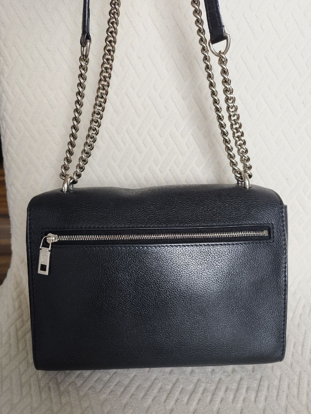 Louis Vuitton Taschen für Damen: Louis Vuitton Lock Me  Black Leather Shoulder Bag, stylish! – Gebraucht aus Silvaplana von gin_h6nz 3