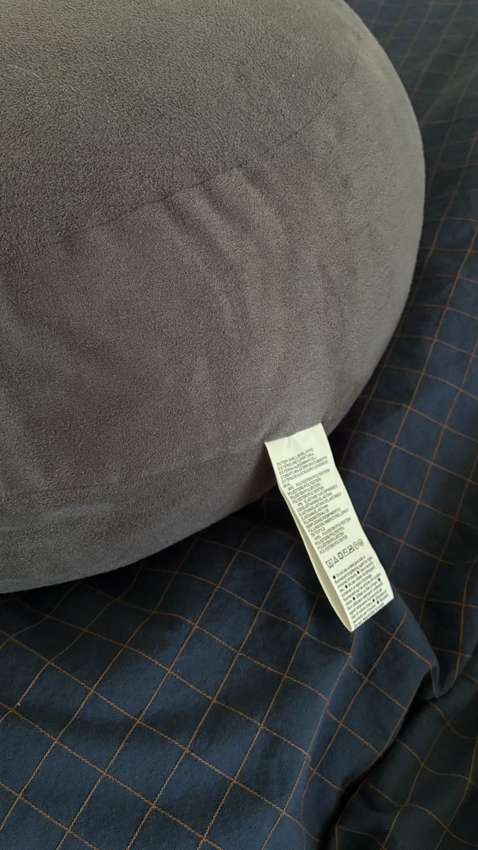 Muji Cuscini: MUJI Round Grey Plush Pillow – Usato da Zürich venduto da zyh_m86p