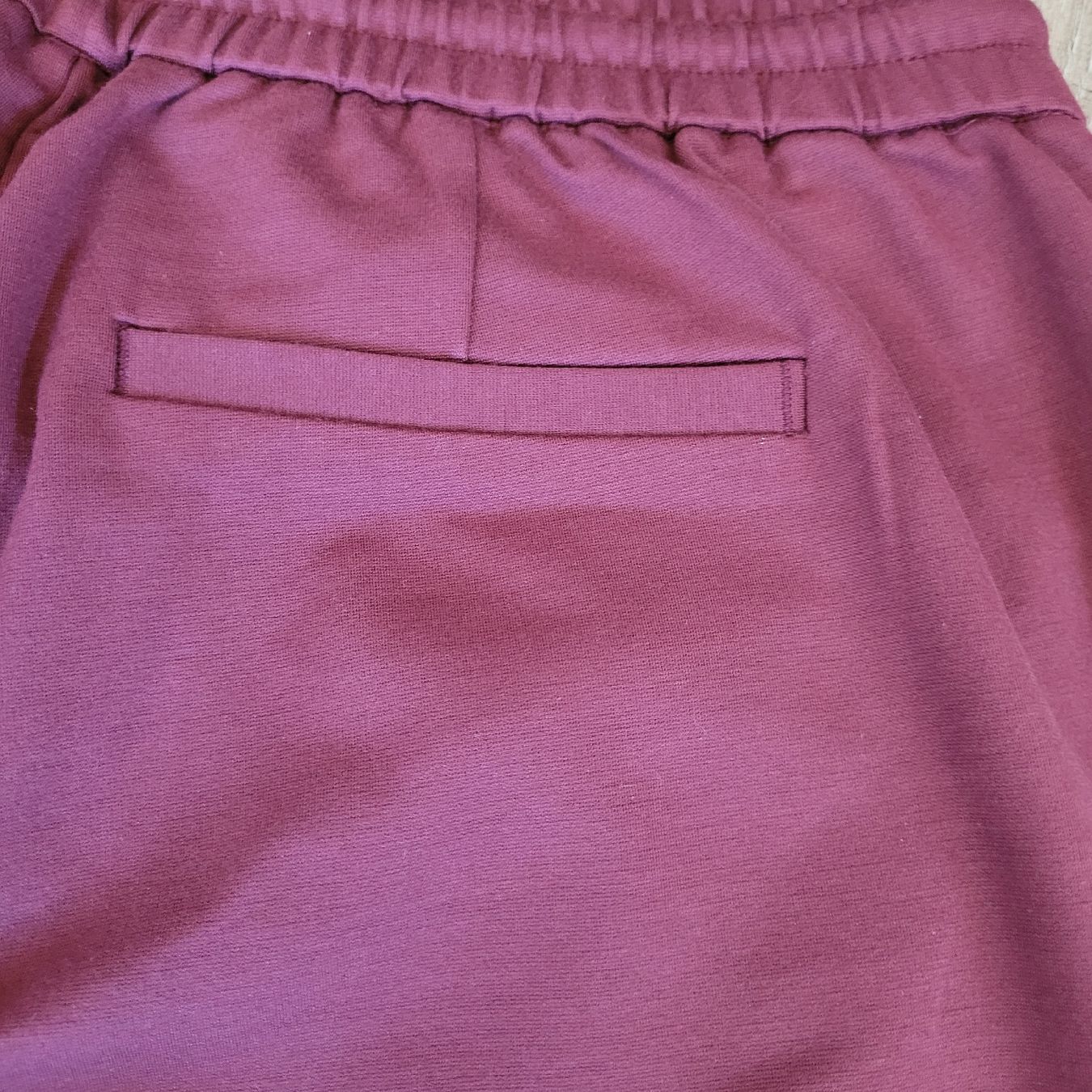 Pantaloni: weinrote lange Stoffhose L/32 neu – Nuovo (secondo la descrizione) da Niederbuchsiten venduto da klengyel 5