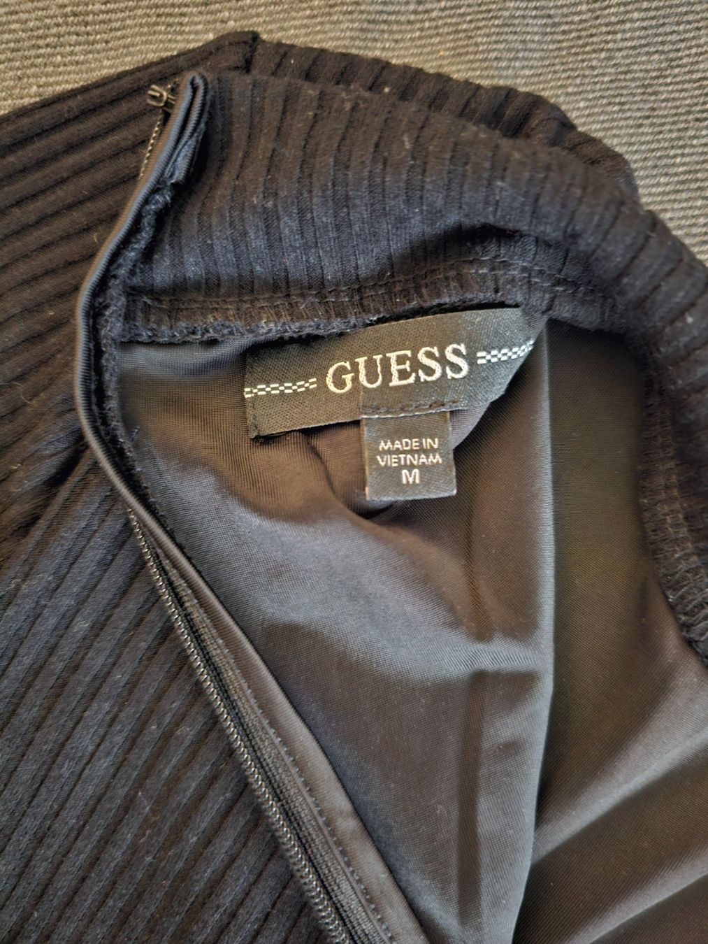 Guess Vestiti: Guess Sportkleid M schwarz – Usato da Fislisbach venduto da 83prototype 2