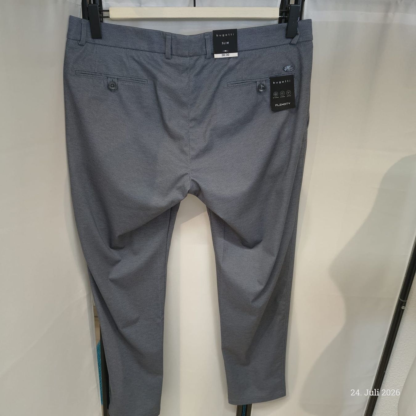 Bugatti Pantaloni: Bugatti Hose SLIM 38/30 grau neu mit Etikett – Usato da Emmetten venduto da SecondhandSiska 1