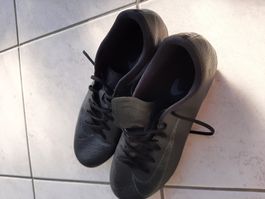 Fussballschuh 45