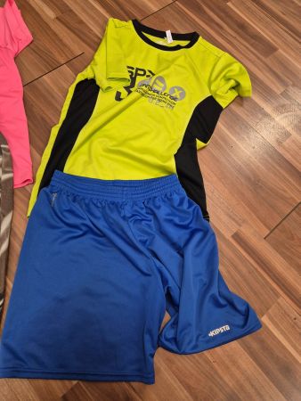 1 Sportkleiderset gr 146 K33