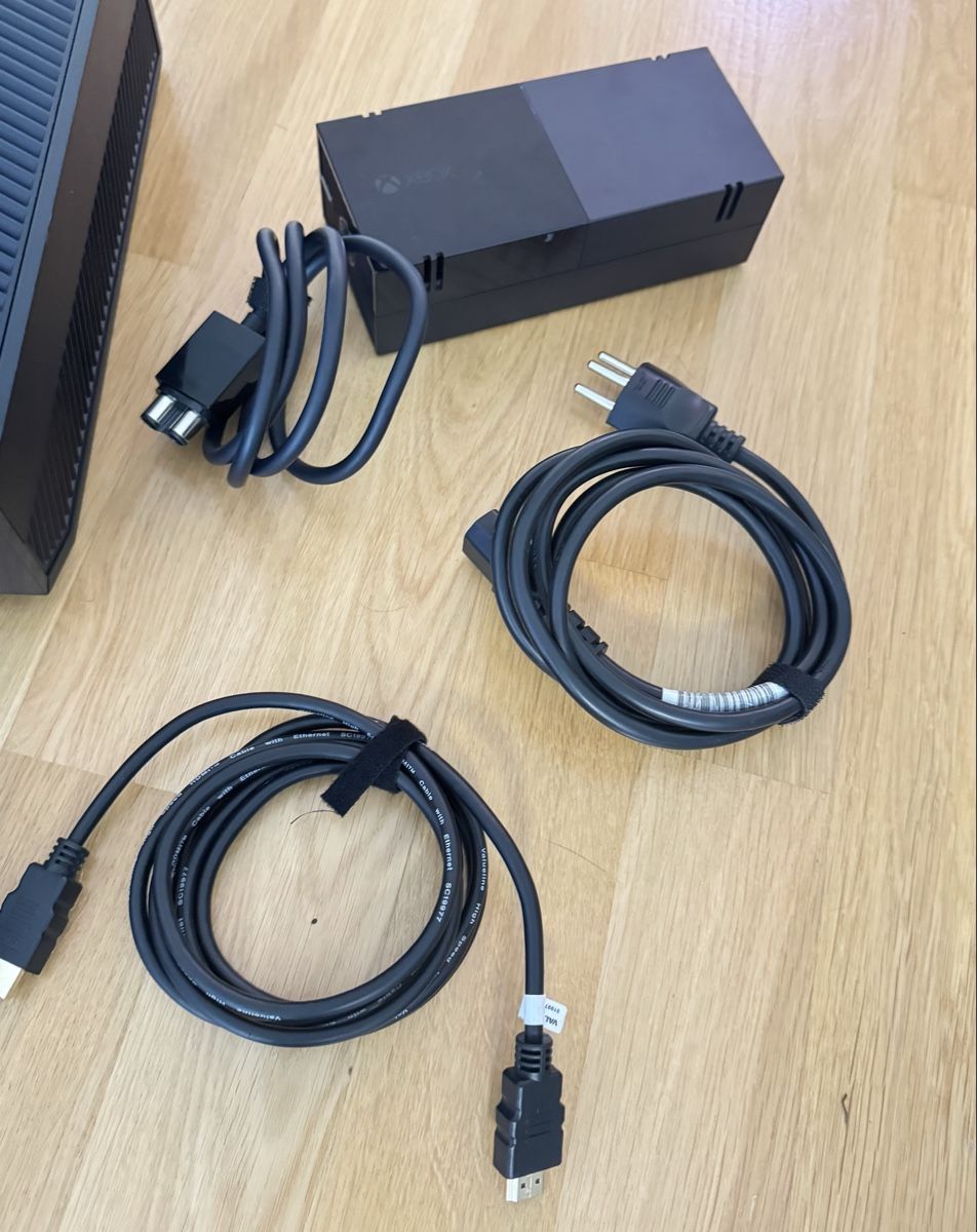 Microsoft Console: Microsoft XBox One Konsole mit original Zubehör – Usato da Herisau venduto da Seyashop1 1